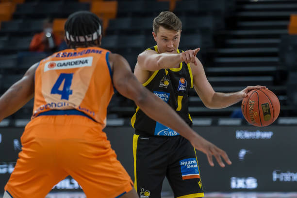 刻才露出 刻才露出